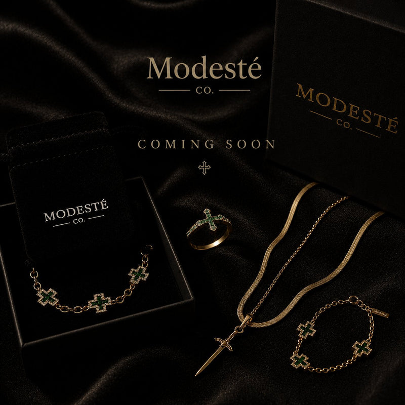 The Emerald Bracelet in its Modesté gift box